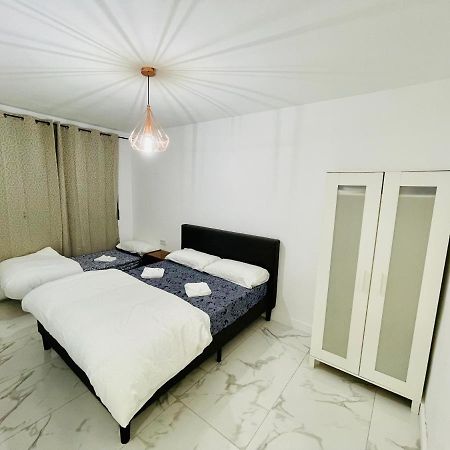 Queen Apartments Santa Coloma de Gramanet Екстериор снимка