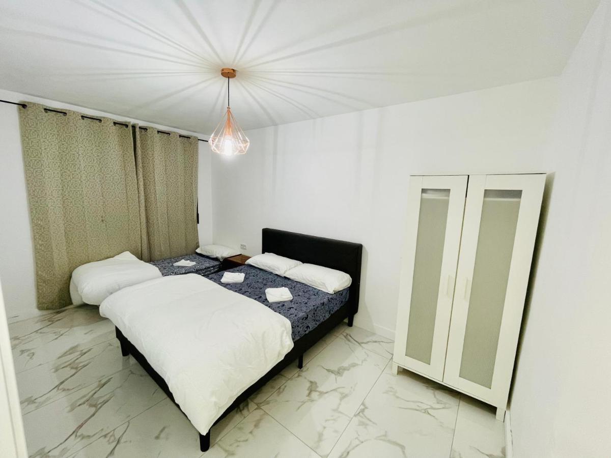 Queen Apartments Santa Coloma de Gramanet Екстериор снимка