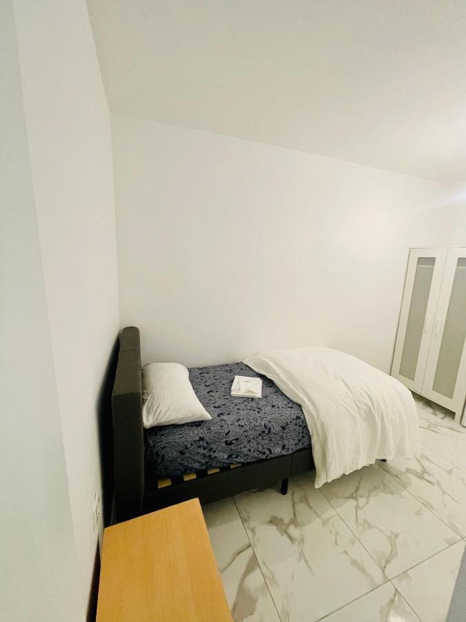 Queen Apartments Santa Coloma de Gramanet Екстериор снимка