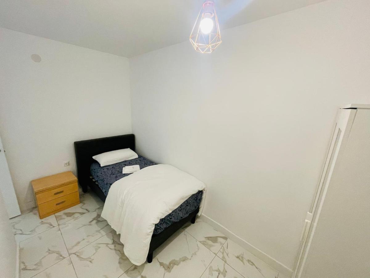 Queen Apartments Santa Coloma de Gramanet Екстериор снимка
